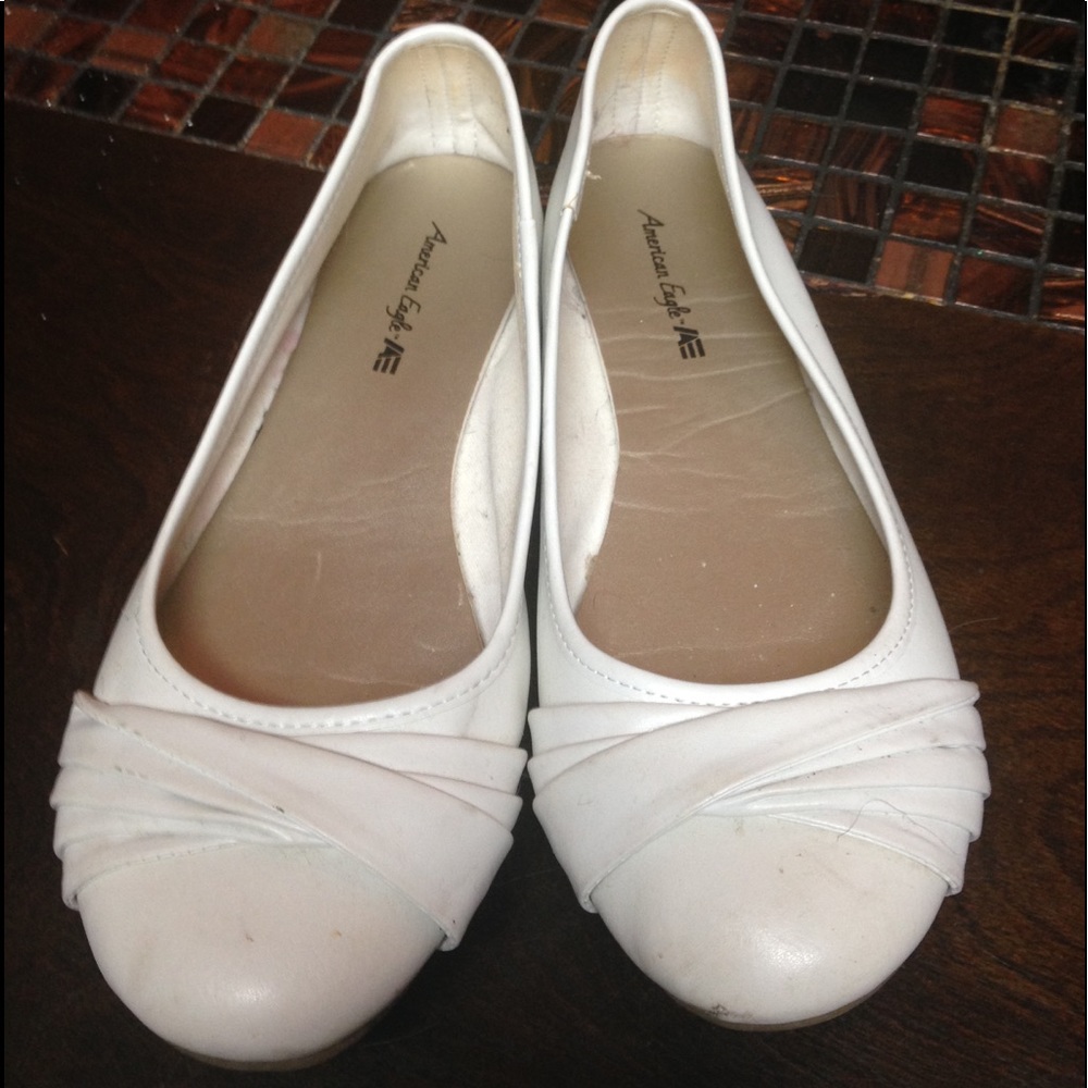 american eagle white flats